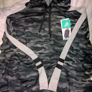 BNWT Free 2 Be XL Camo Hoodie